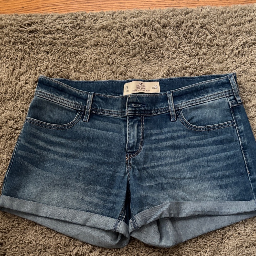 Hollister Classic Blue Midi Shorts